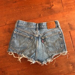 Levi’s cutoff mid rise dark blue jean shorts
